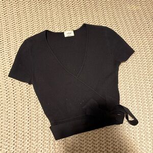 Aritzia Wilfred V neck wrap top